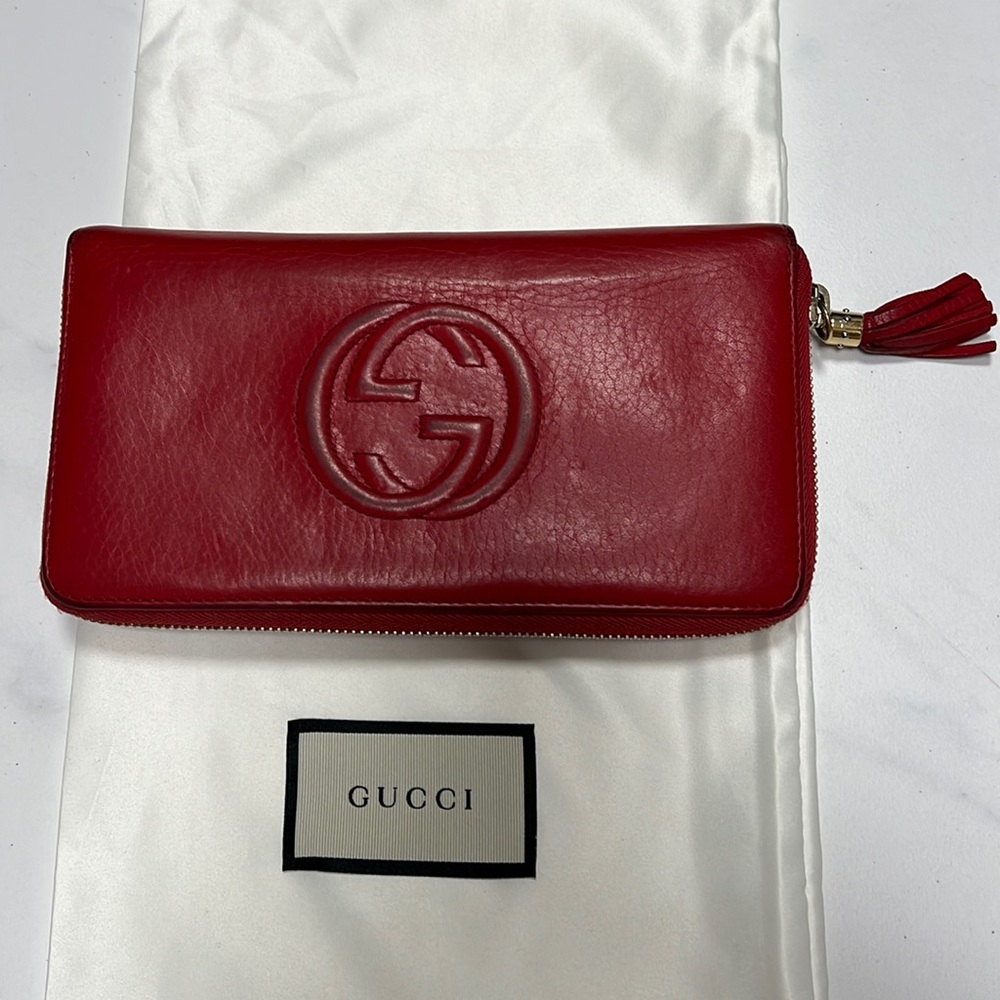 Gucci zip around wallet